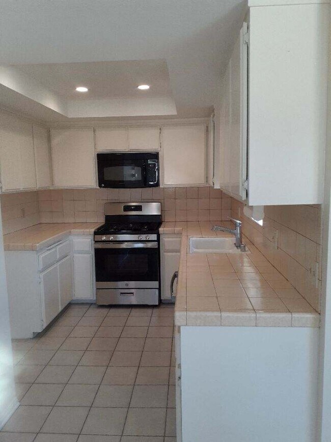 Foto del edificio - 852 W 24th St