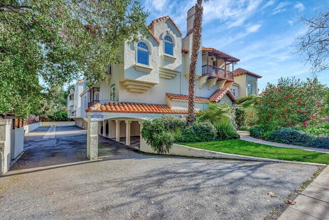 Foto del edificio - Spacious Townhome in Palo Alto