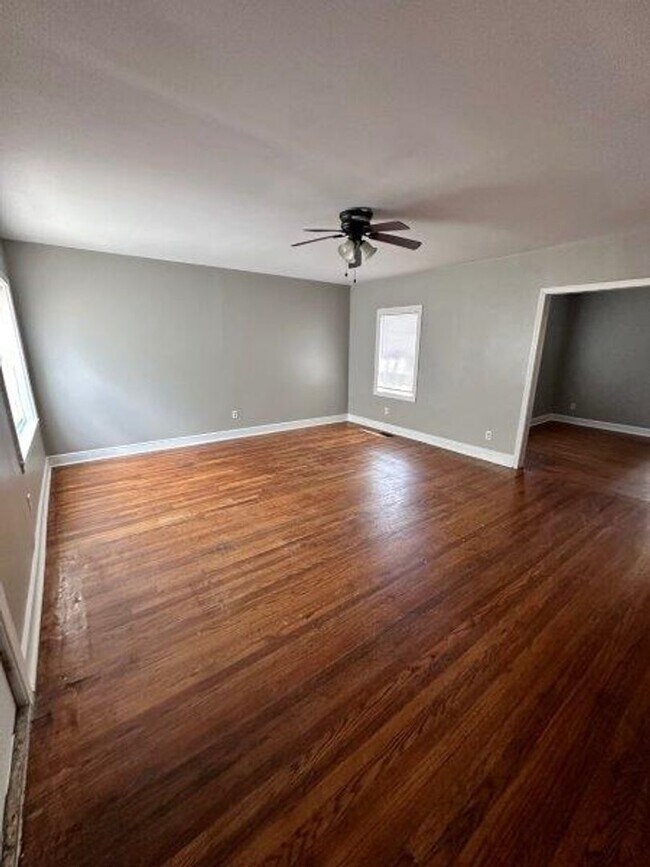 Building Photo - BELOW MARKET RENT!
