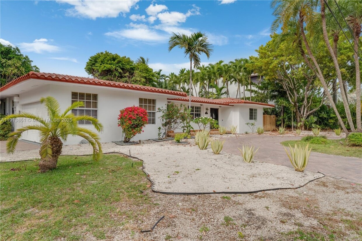 Foto principal - 7601 NE 9th Ave