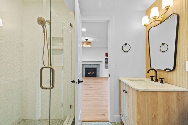 Foto del edificio - Spacious 5-Bedroom Home in Sandy, UT – Gre...