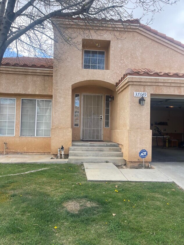 Primary Photo - 37649 Harvey St