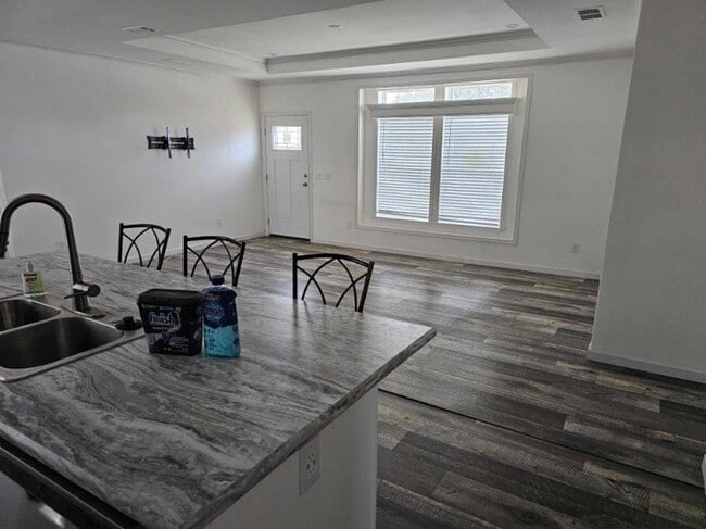 Building Photo - Spacious 3 Bed, 2 Bath Manufactured Home f...