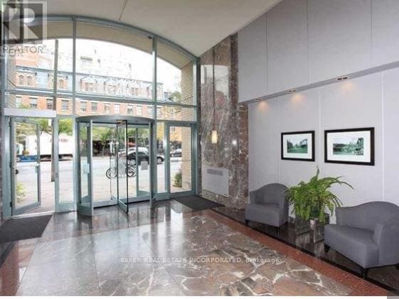 Photo du bâtiment - 806 Front St E