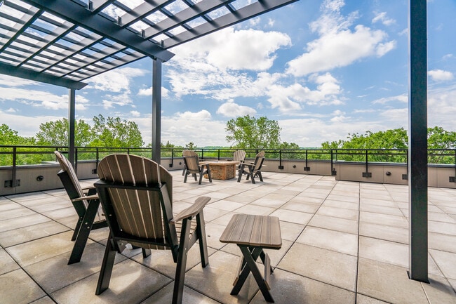 Building Photo - The Overlook at Crystal Lake
