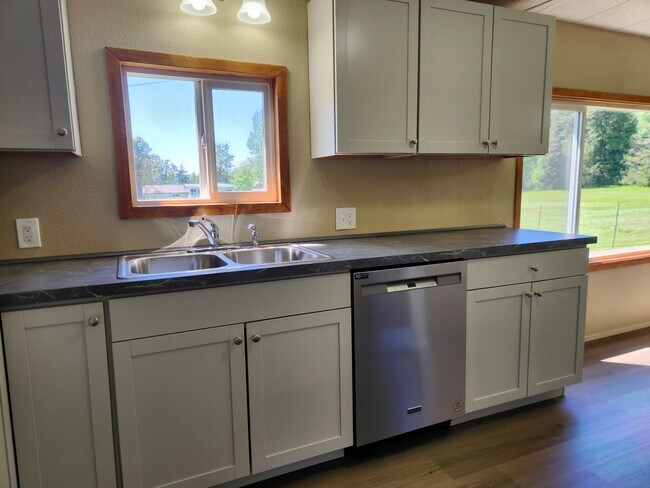 Foto del edificio - 882 Kelly Rd