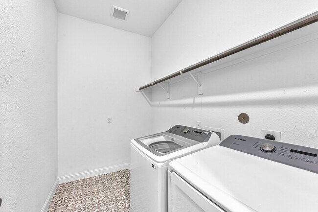 Foto del edificio - 19006 Sam Bass Ct