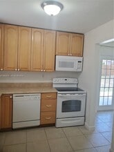 Building Photo - 831 SW 14th Ct