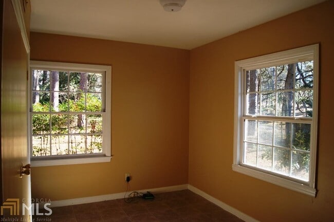 Foto del edificio - 294 Longview Dr