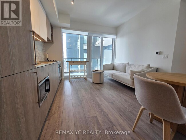 Building Photo - 2020 Bathurst St