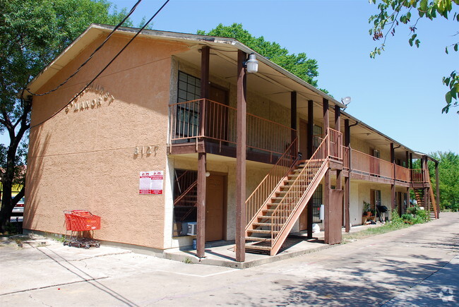 Stonehurst Apartments