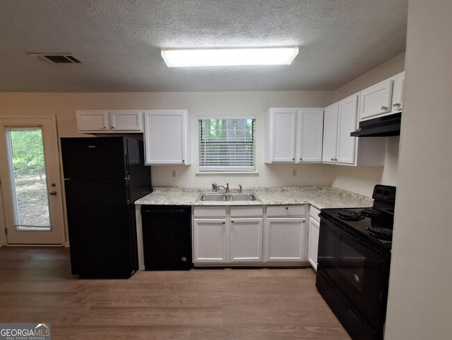 Building Photo - 6562 Carriage Ln