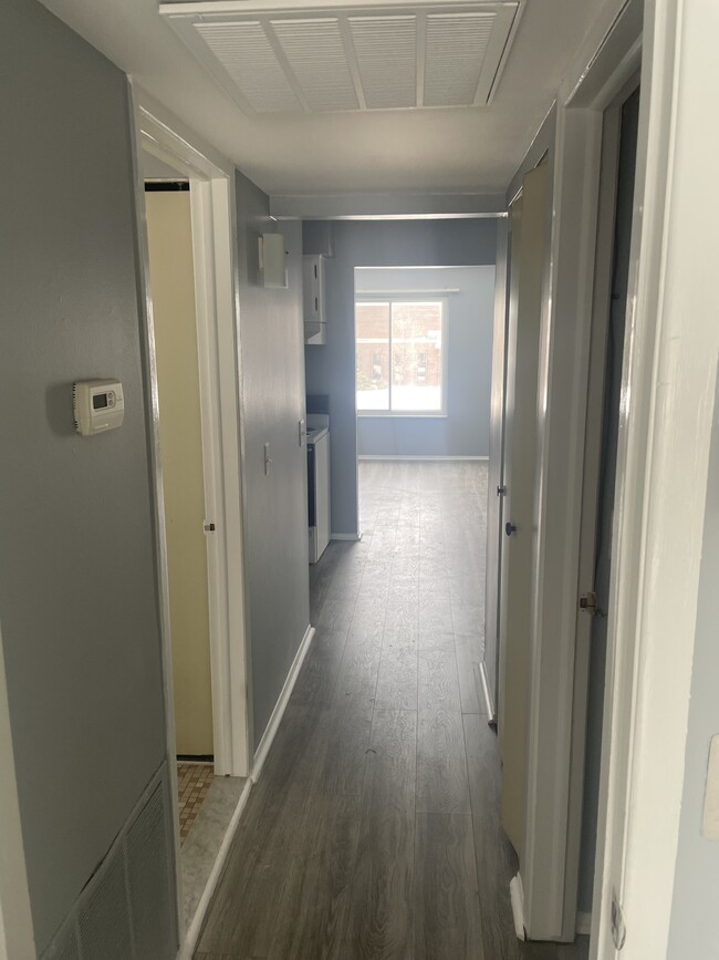 Building Photo - 25 E Elmwood Ave