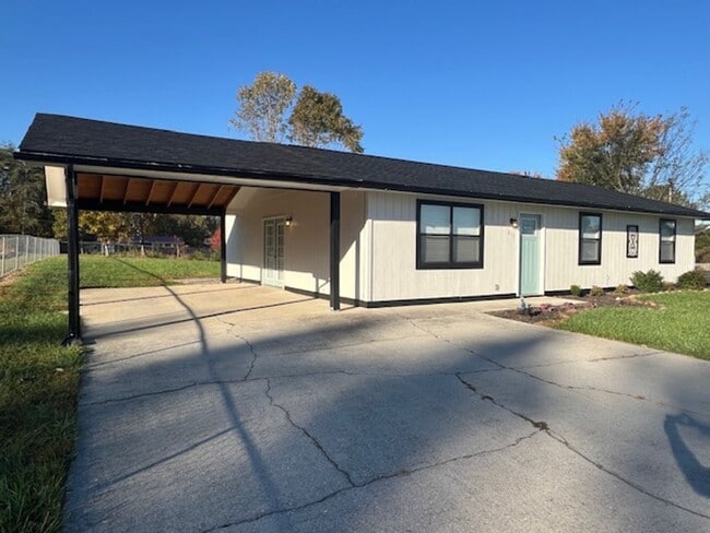 Location Friendly!! - Location Friendly!! House