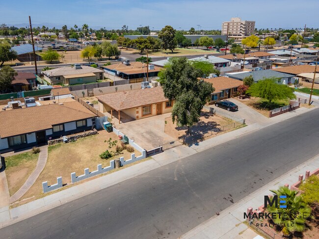 Building Photo - 3Bed/1.75Bath House at 51st/Indian School!...