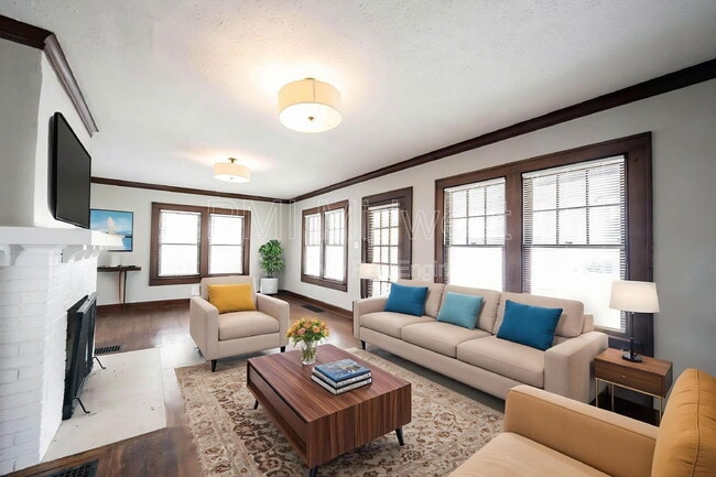 Building Photo - 4905 Broadway St