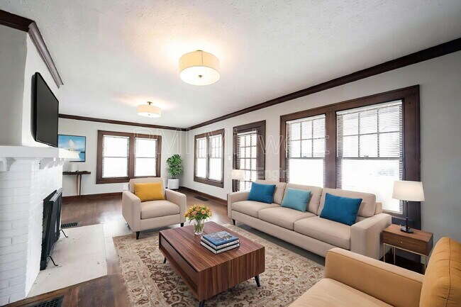 Foto del edificio - 4905 Broadway St