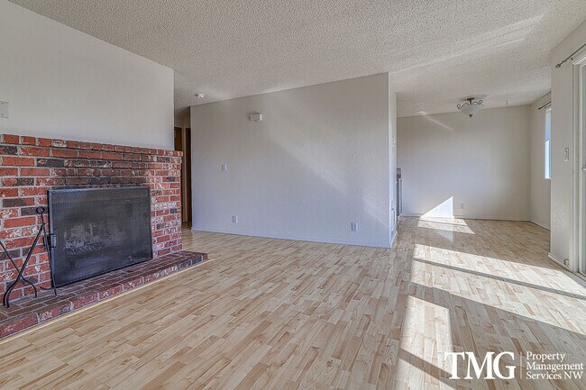 Foto del edificio - Cozy 2 bed 1 bath Pet Friendly Duplex in Camas