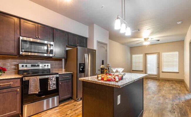 Building Photo - 2 bedroom in Burleson TX 76028