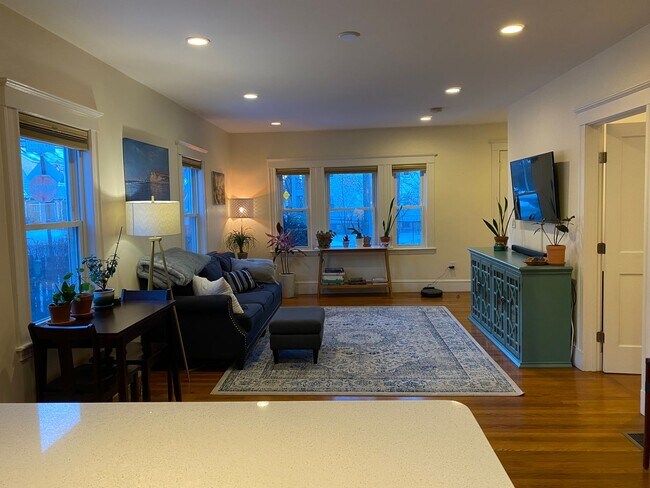 Building Photo - 165 High