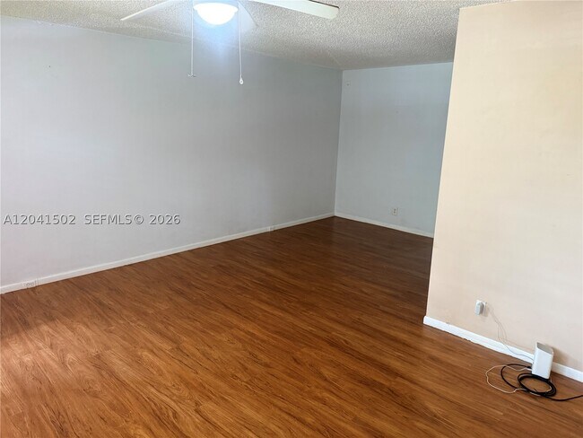 Foto del edificio - 200 SW 132nd Way