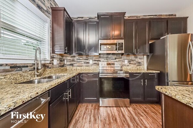 Foto del edificio - 704 Thistle Ct