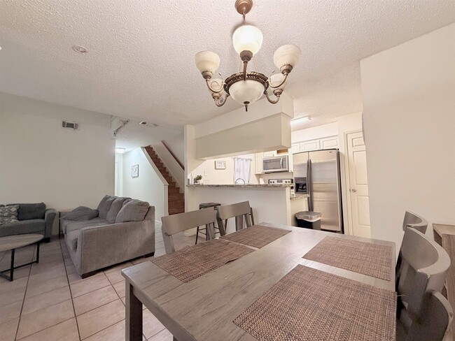 Building Photo - 200 Martingale