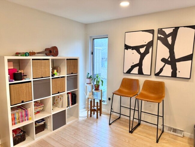 Foto del edificio - Charming 3-Bedroom, 2-Bath Home for Rent -...
