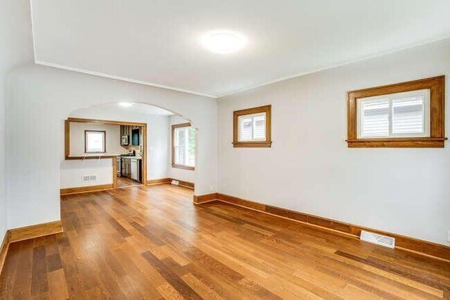 Building Photo - 517 Hayes Avenue