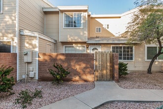 Building Photo - 625 S Westwood