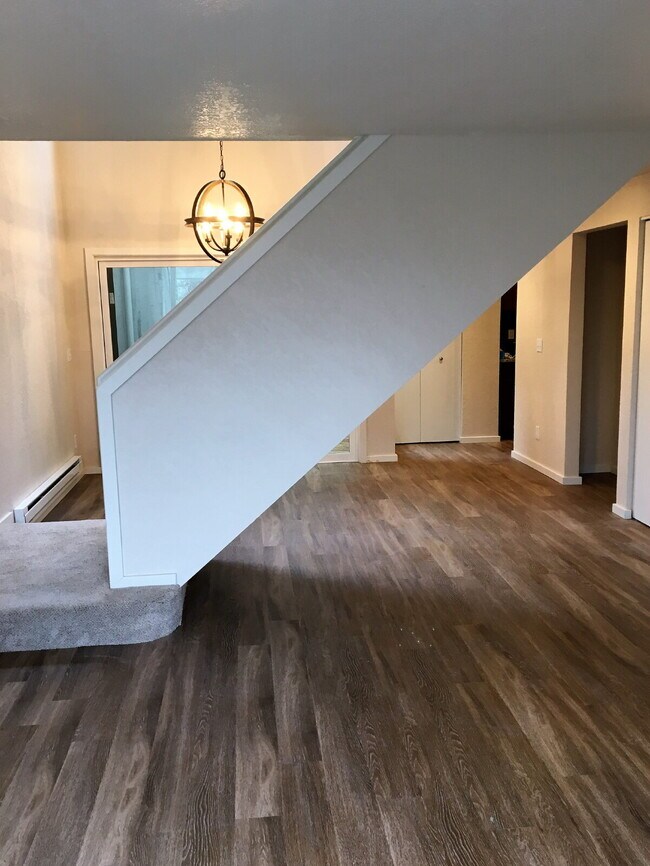 Foto del edificio - Charming 2-Bed, 2-Bath Condo in Des Moines, Walking Distance to the Marina!!!