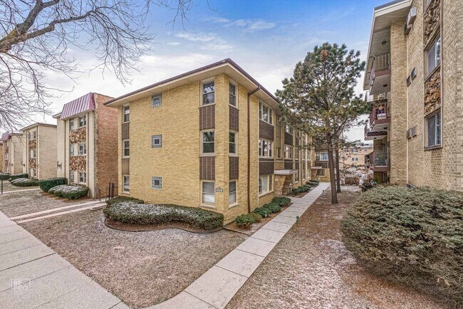 Building Photo - 4228 N Keystone Ave
