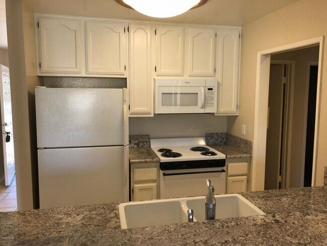 Building Photo - 365 E Surfside Dr