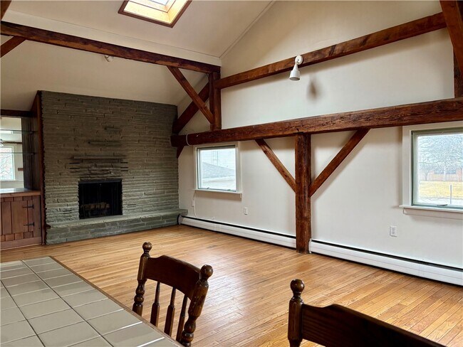 Foto del edificio - 116 W High St