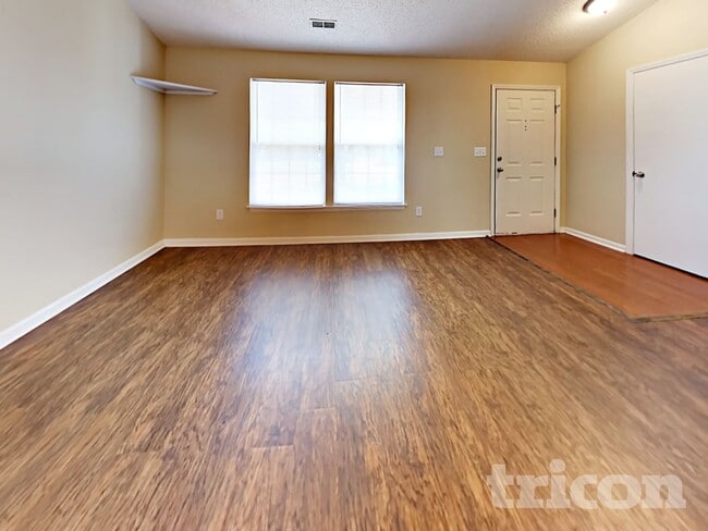 Building Photo - 2104 David Earl Dr
