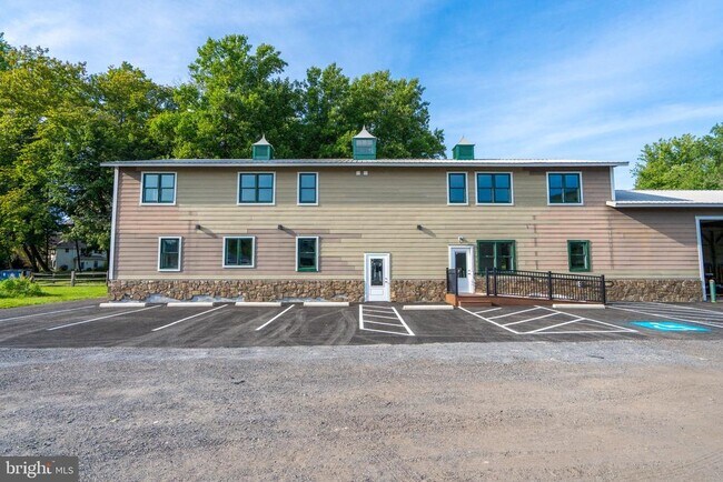 Building Photo - 901 Morris Rd