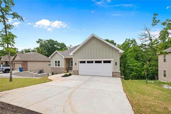 Building Photo - 40 Radcliffe Dr