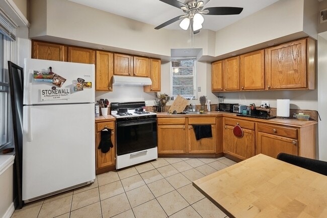 Foto del edificio - 3550 W Diversey Ave