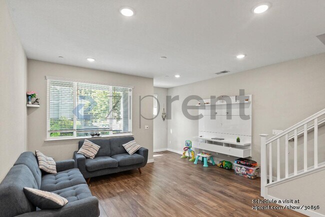 Building Photo - 2596 Gimelli Way