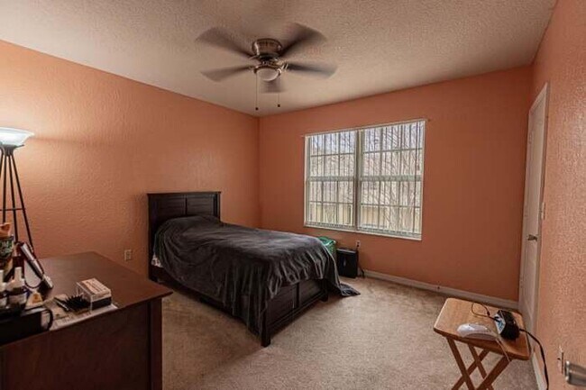 Foto del edificio - 144 SW Peacock Blvd