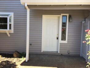 Building Photo - 28687 SW Roger Blvd Building Photo - 28687 SW Roger Blvd