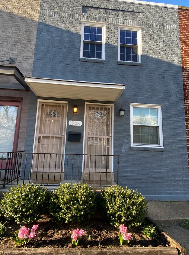 Main entrance - 1908 E St NE