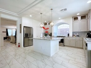 Building Photo - 8573 Silver Coast St