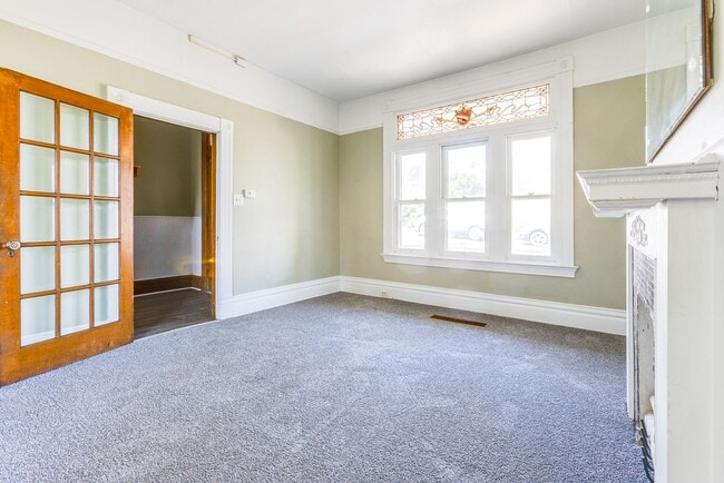 Building Photo - AVAILABLE AUGUST 2026 - Spacious Renovated 4 Bedroom, 1.5 Bath Home w/ AC!