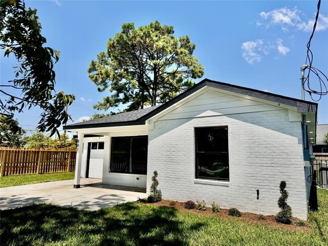 Building Photo - 801 Woodard St