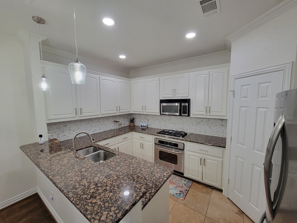 Primary Photo - 4263 Towne Lake Ct