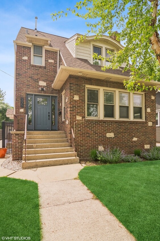 Primary Photo - 335 W Palatine Rd