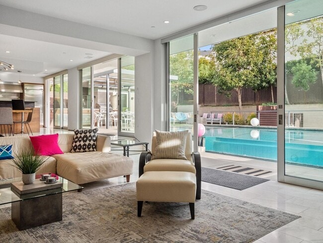 Building Photo - Solana Beach Paradise