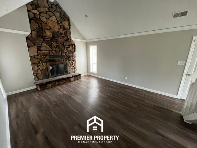 Foto del edificio - 3-Bedroom Single-Family Home for Rent in Memphis, TN - Vaulted Ceilings & Fenced Yard