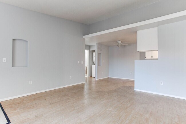 Building Photo - 4730 E Craig Rd